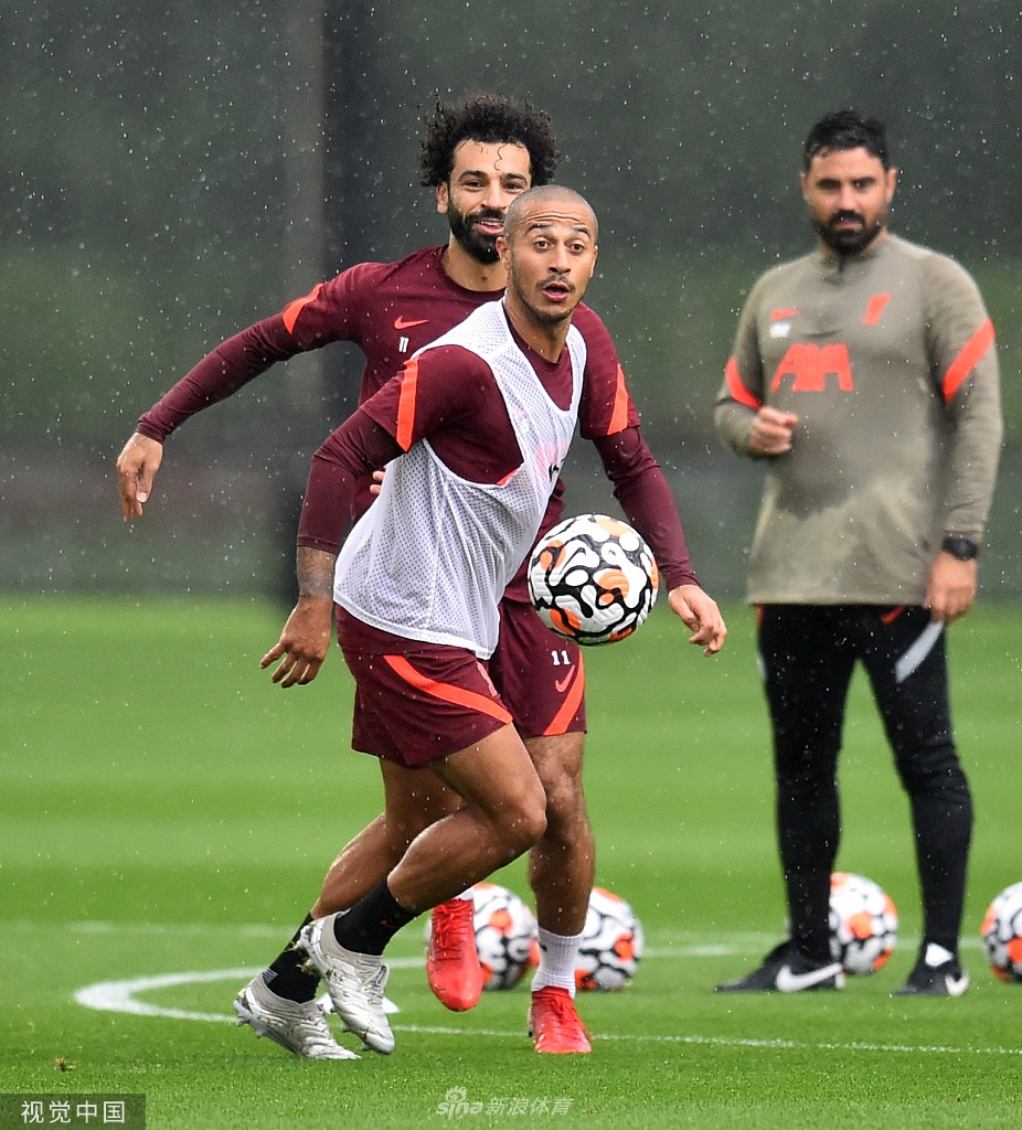 窗口期体能课后；利物浦完成体检备战英超；话题不断；临场指挥获称赞的简单介绍